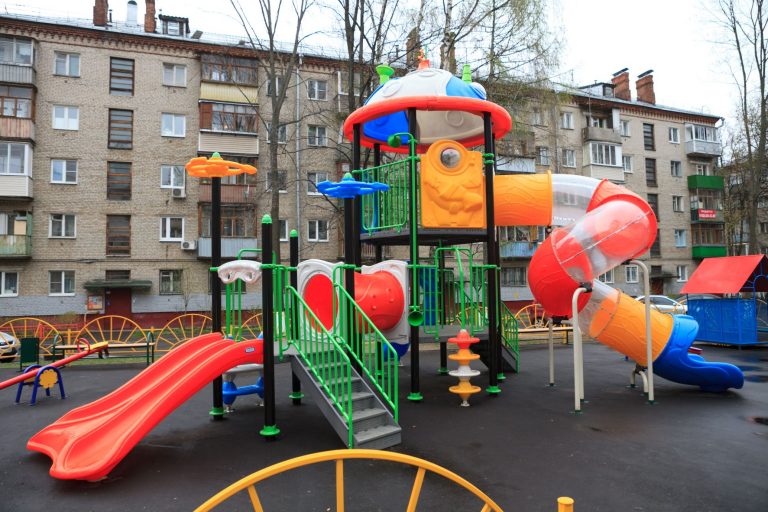 Как проверяется качество детских площадок?
